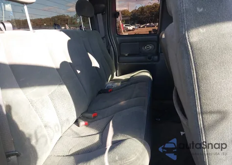 2004 Chevrolet Silverado 1500 Ls z USA, uszkodzony, nr VIN 1GCEK19T54E314223